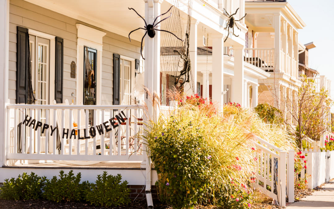 5 Outdoor Halloween Decorating Ideas So Cute They’re Scary
